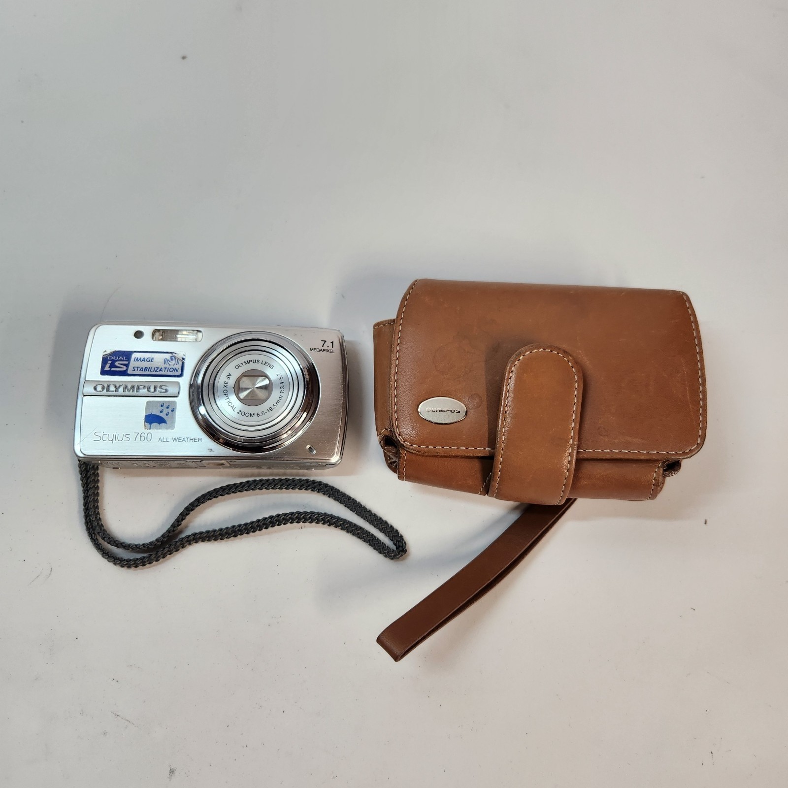 OLYMPUS Stylus 760 7.1 MP 3X Opt Zoom Digital Camera with ca