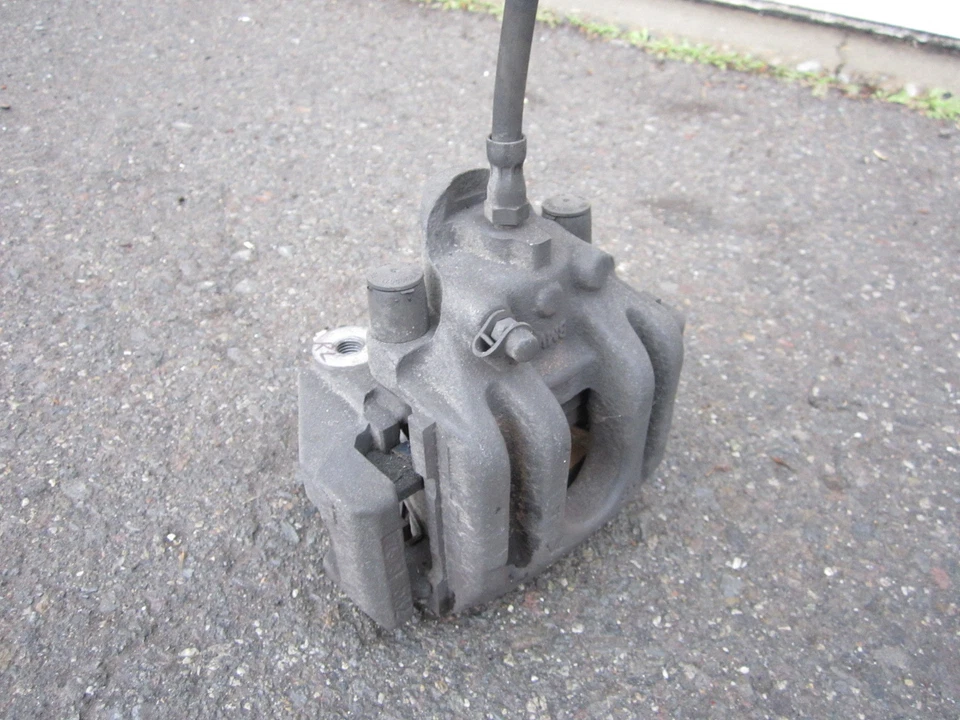 Carcasa pinza de freno trasera derecha nn802247 BMW 745Li 745i 2002 2003 2004 2005 OEM Foto 3 de 4