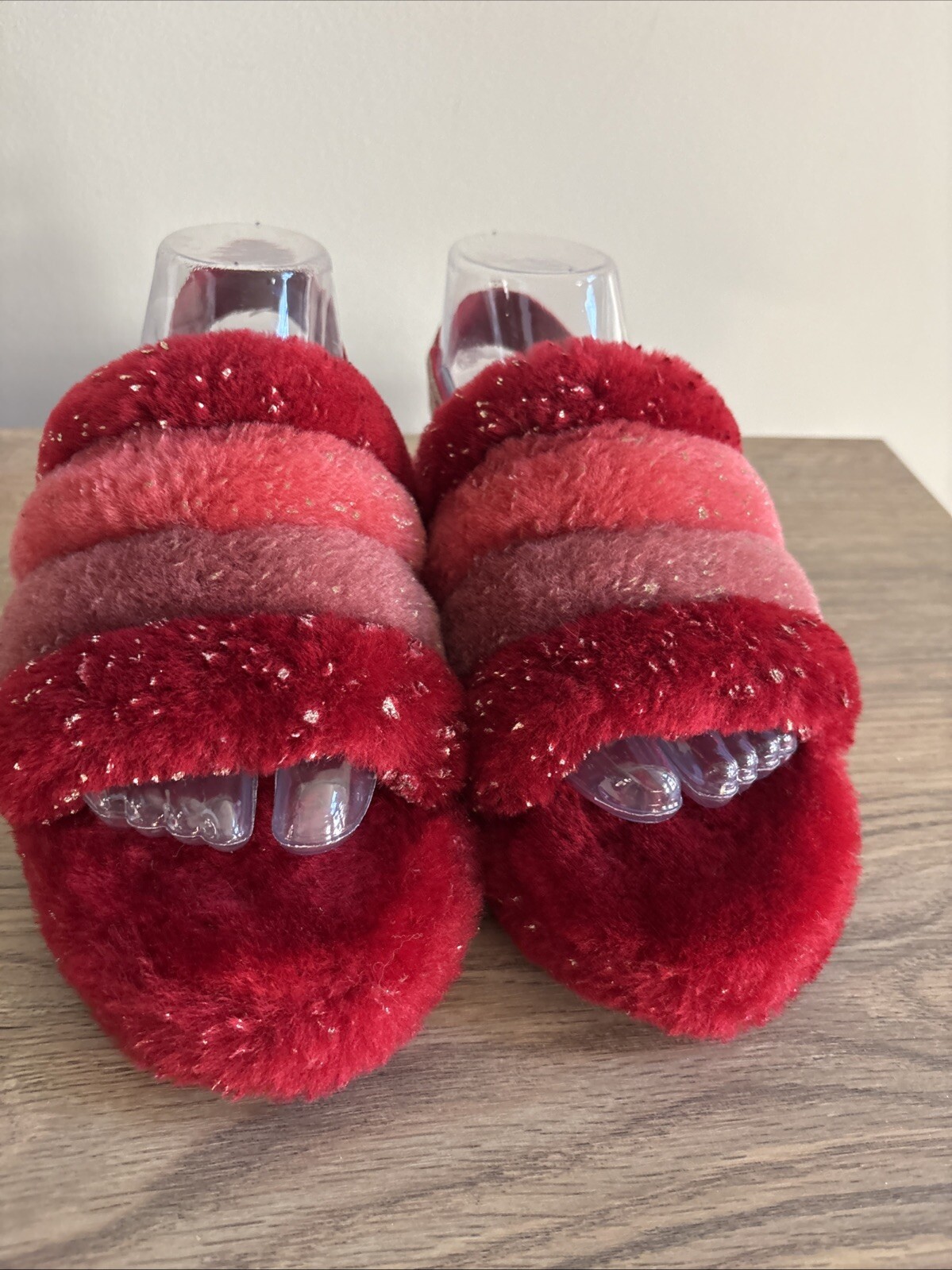 PANTOFOLA D’ORO Sandali Ugg rossi soffici ciabatte slide accento oro metallizzato ragazze taglia US 4. EU 36