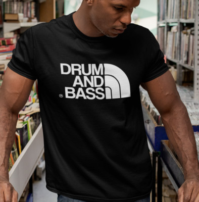 DRUM and BASS T-SHIRT (Dschungle Breakbeat Rave Hardcore Dance Club DJ Breaks Dub)
