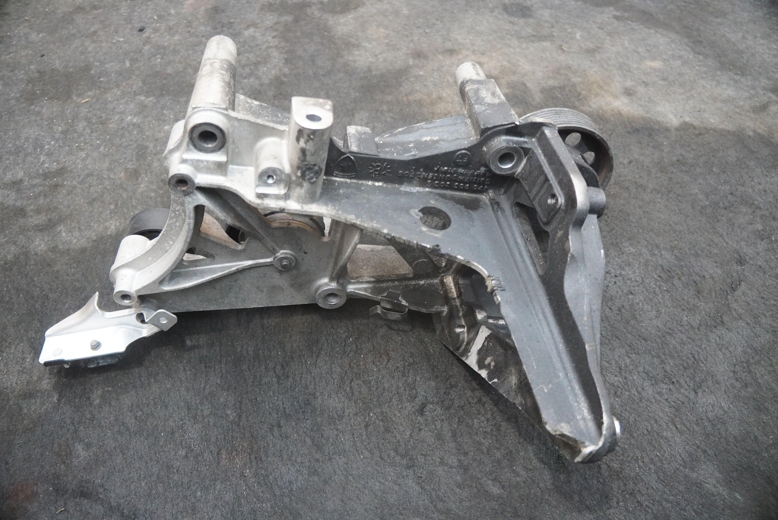 Head Timing Alternator Support Bracket 470903103 OEM Lamborghini Aventador 2015