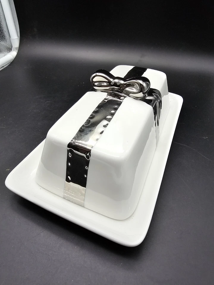 Cynthia Rowley Ceramic Butter Dish  White with Silver Bow Handle Christmas - Image 3 of 4