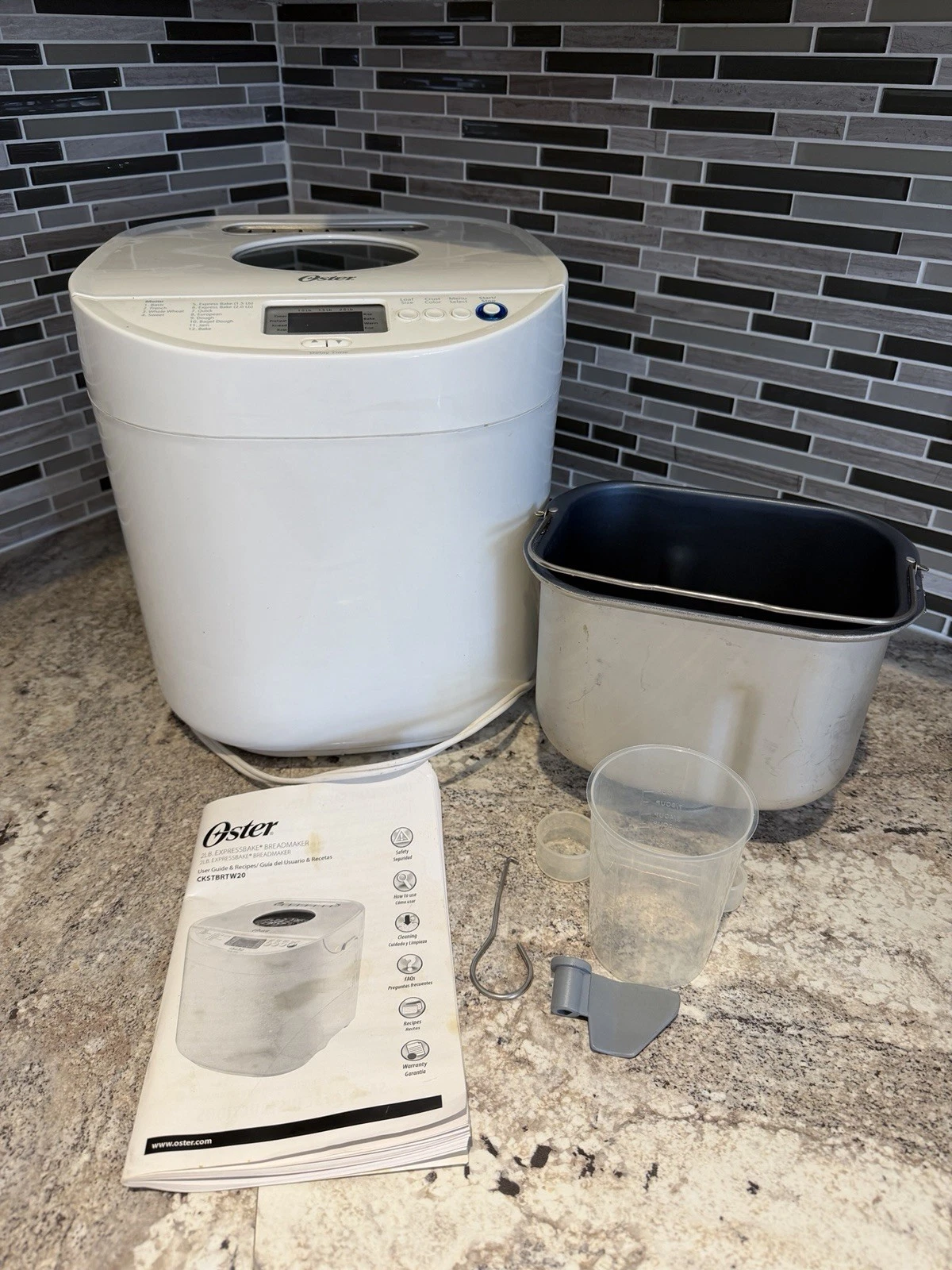 Oster Bread Maker Express Bake White 2 lb Loaf Type BM-1 Model CKSTBRTW20