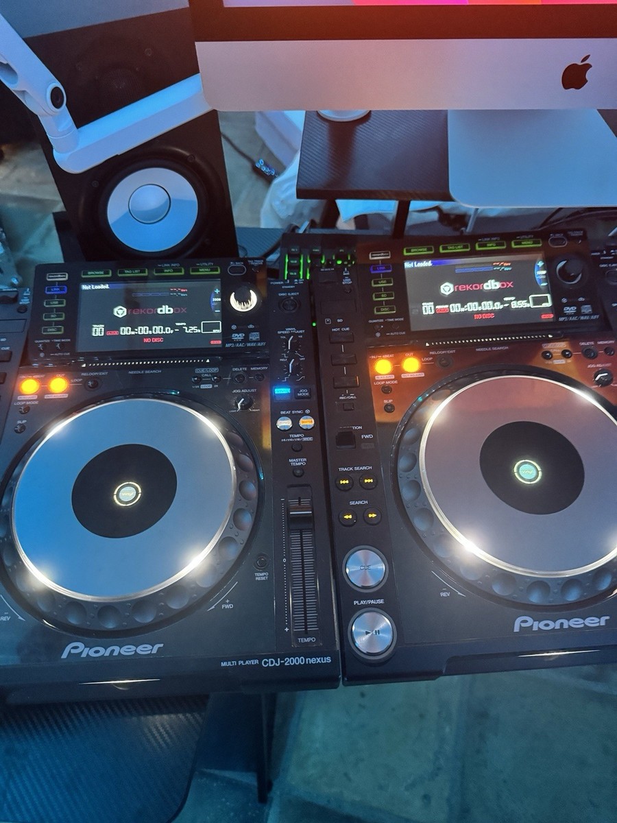 2x Pioneer CDJ-2000 Nexus Professional DJ Multi Player Digital