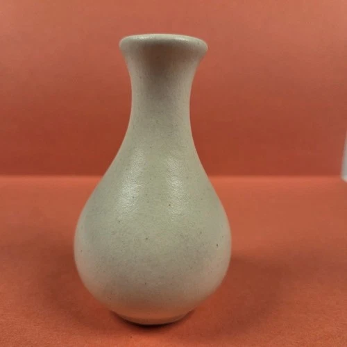 Red Wing Rumrill Art Pottery 3½” Mini Vase #326 Novelties Group in Matte White