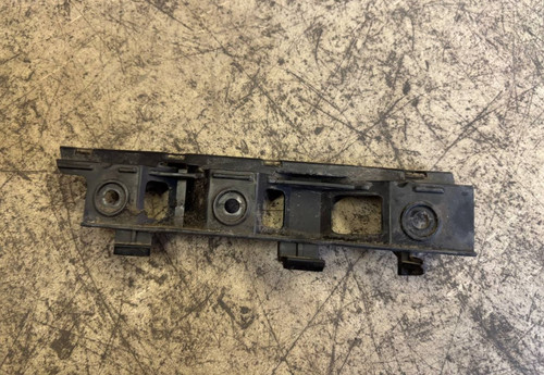 Stoßstangenhalter vorne links VW Passat 3C Führungsprofil Halter 3C0807183