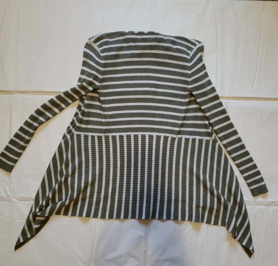 Cárdigan a rayas verdes y blancas con frente abierto STYLE & CO MACY'S para mujer; talla S Foto 4 de 4