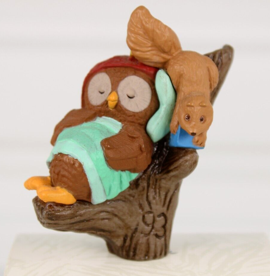 Hallmark 1993 Vintage Owliver and Squirell Christmas Keepsake Ornament QX542-5