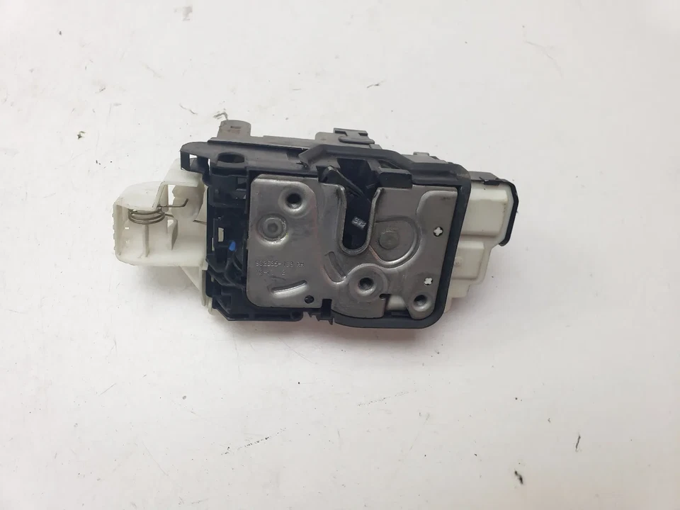 VOLVO V40 DOOR LOCK MECHANISM FRONT RIGHT DRIVER SIDE 2013 31391825 - Image 3 of 4