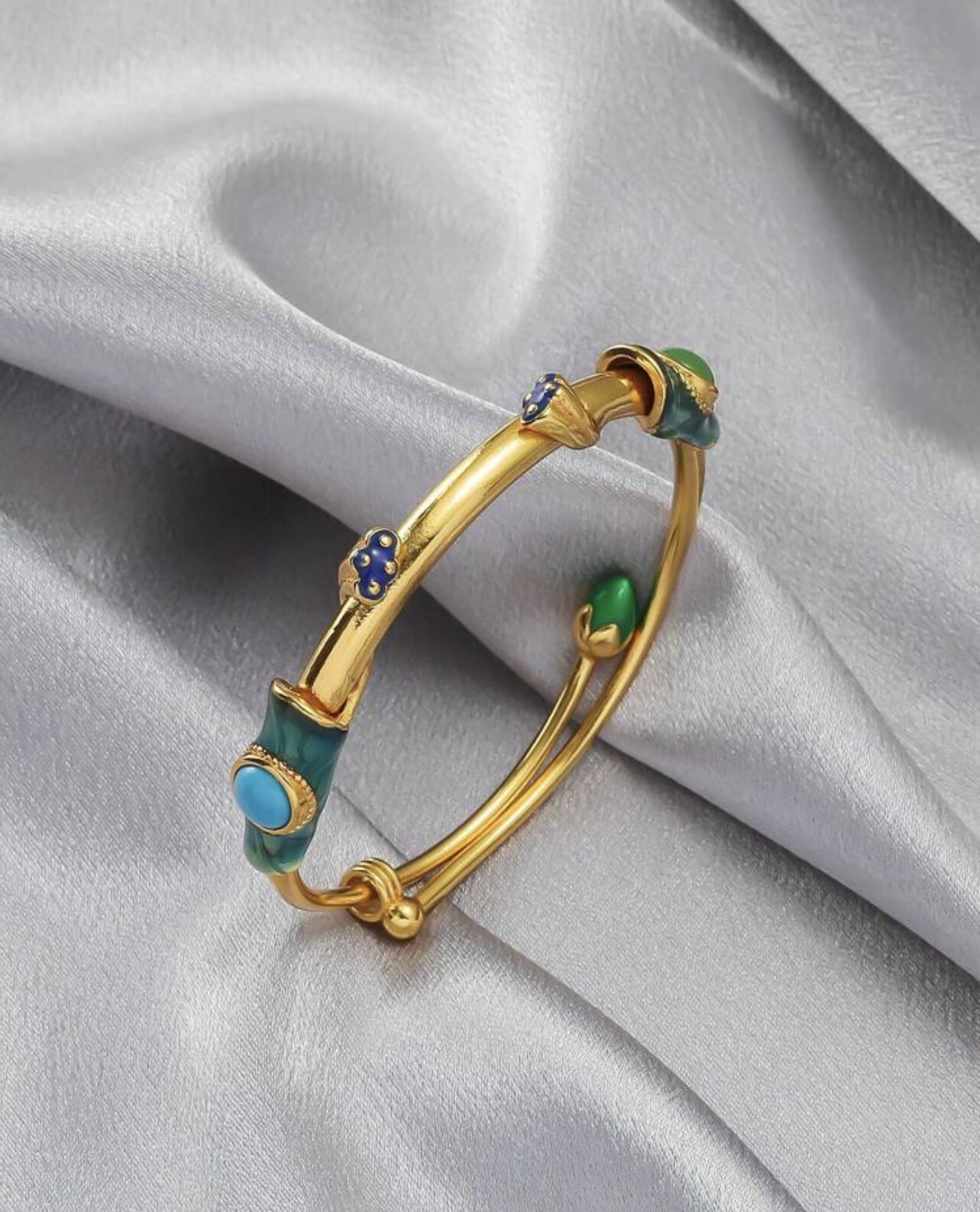 Bracelet doré femme jonc ajustable pour en finir avec les bijoux trop grands