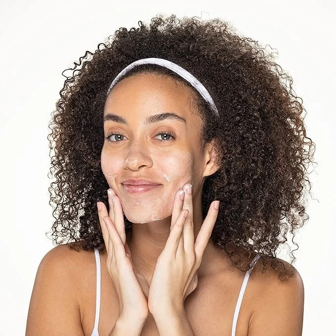 Neutrogena Deep Clean Gentle Daily Facial Scrub, Oil-Free Cleanser, 4.2 fz - Image 3 of 4