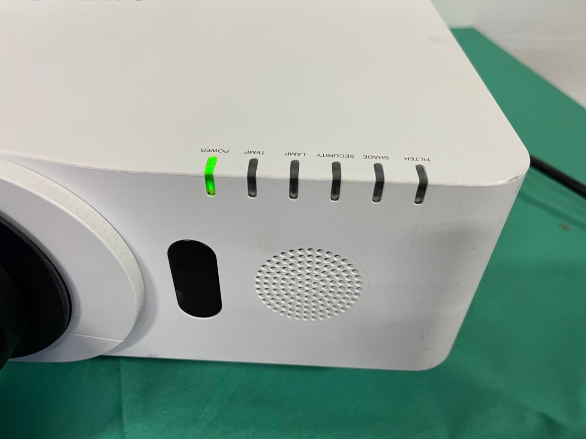 lchiさん バビディ3枚 Hitachi Digital Multimedia LCD Projector 1024 x 768 3000