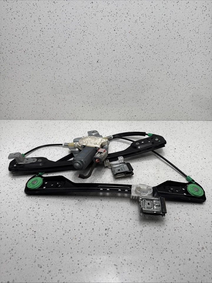 2006 Chrysler 300 Front Left Driver Door Window Regulator OEM - Изображение 3 из 4