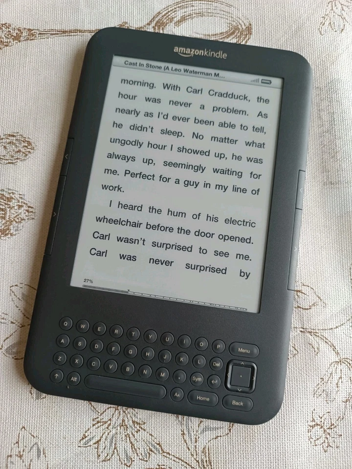 Amazon Ebook Kindle Keyboard 3rd Generation eReader D00901 - Negro - Imagen 2 de 4