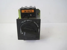 MITSUBISHI NF30-SS NO FUSE BREAKER 15 AMP 3 POLE W/ ENCLOSURE TWIST SWITCH MOUNT