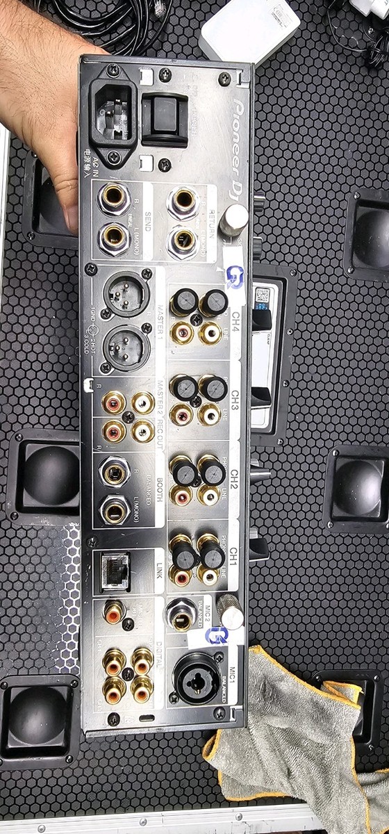 Pioneer CDJ 2000 Nexus2 Set with DJM 900NXS2 With Flight Cases | eBay