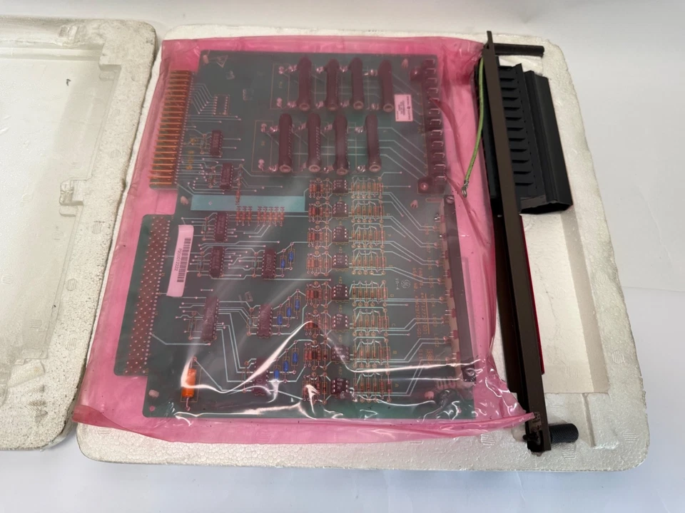 GE IC600YD804A I/O Module 44B712834-002/5 - Image 2 of 4
