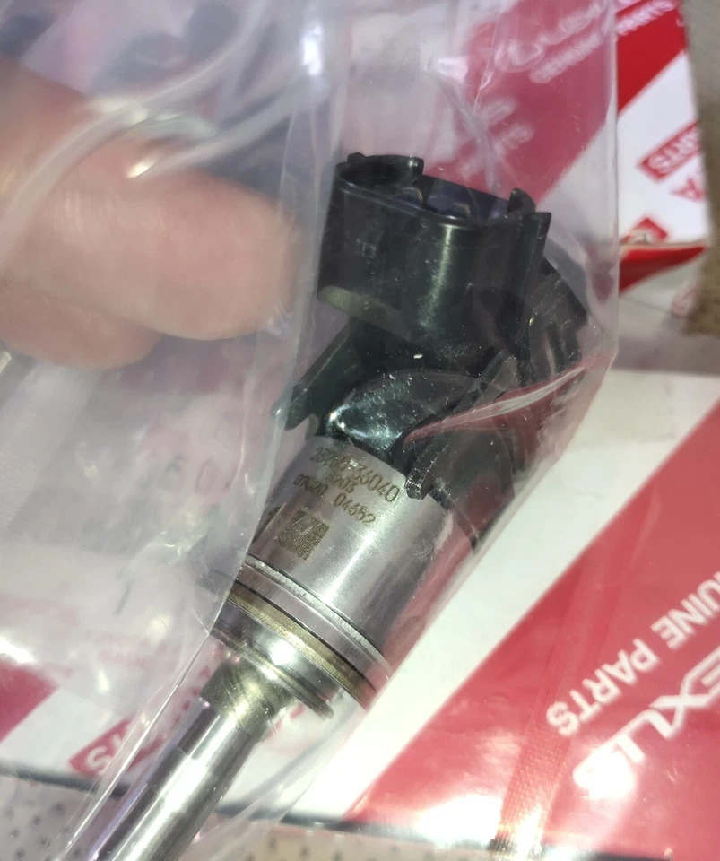 Inyector de combustible OEM 23209-36040 / 23209-36041 para Lexus GS200t IS200t IS300 NX200t Foto 4 de 4