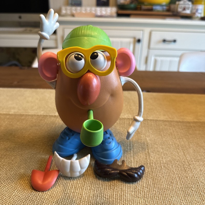 VINTAGE HASBRO, MR. POTATO HEAD WITH PIPE VERY RARE AND ALL ACCESSORIES 1980