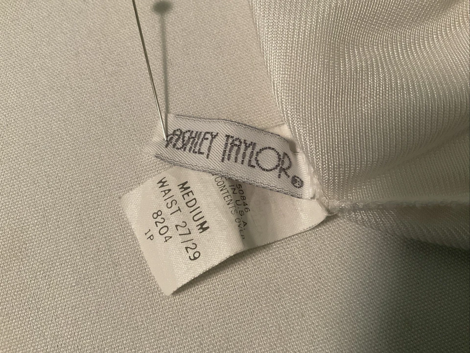 Medio Slip Ashley Taylor de nailon blanco vintage sedoso talla M femenino EE. UU. Foto 4 de 4