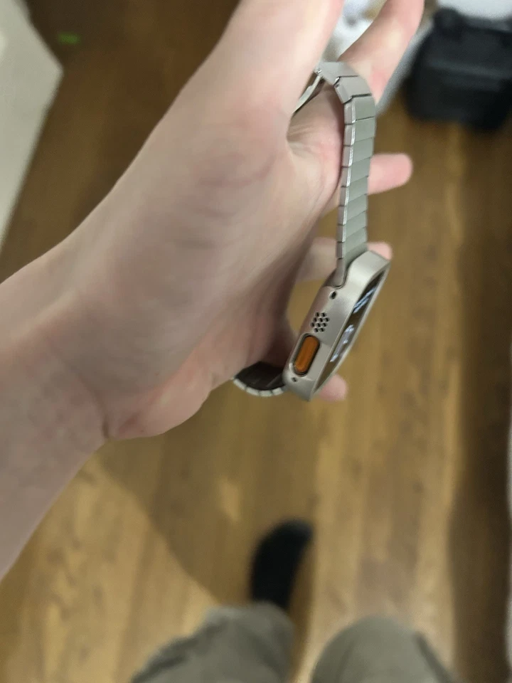 Apple Watch Ultra 2 - Image 4 of 4