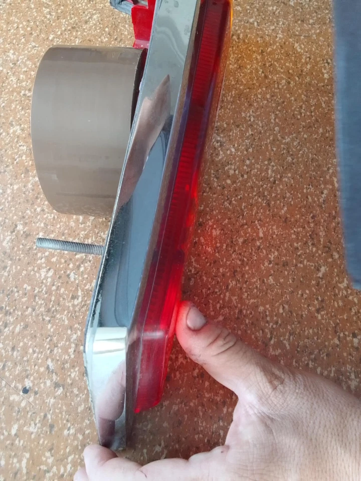 Luz trasera derecha mercedes-benz hella w110 190c 200 190d 200d 230 Foto 2 de 4