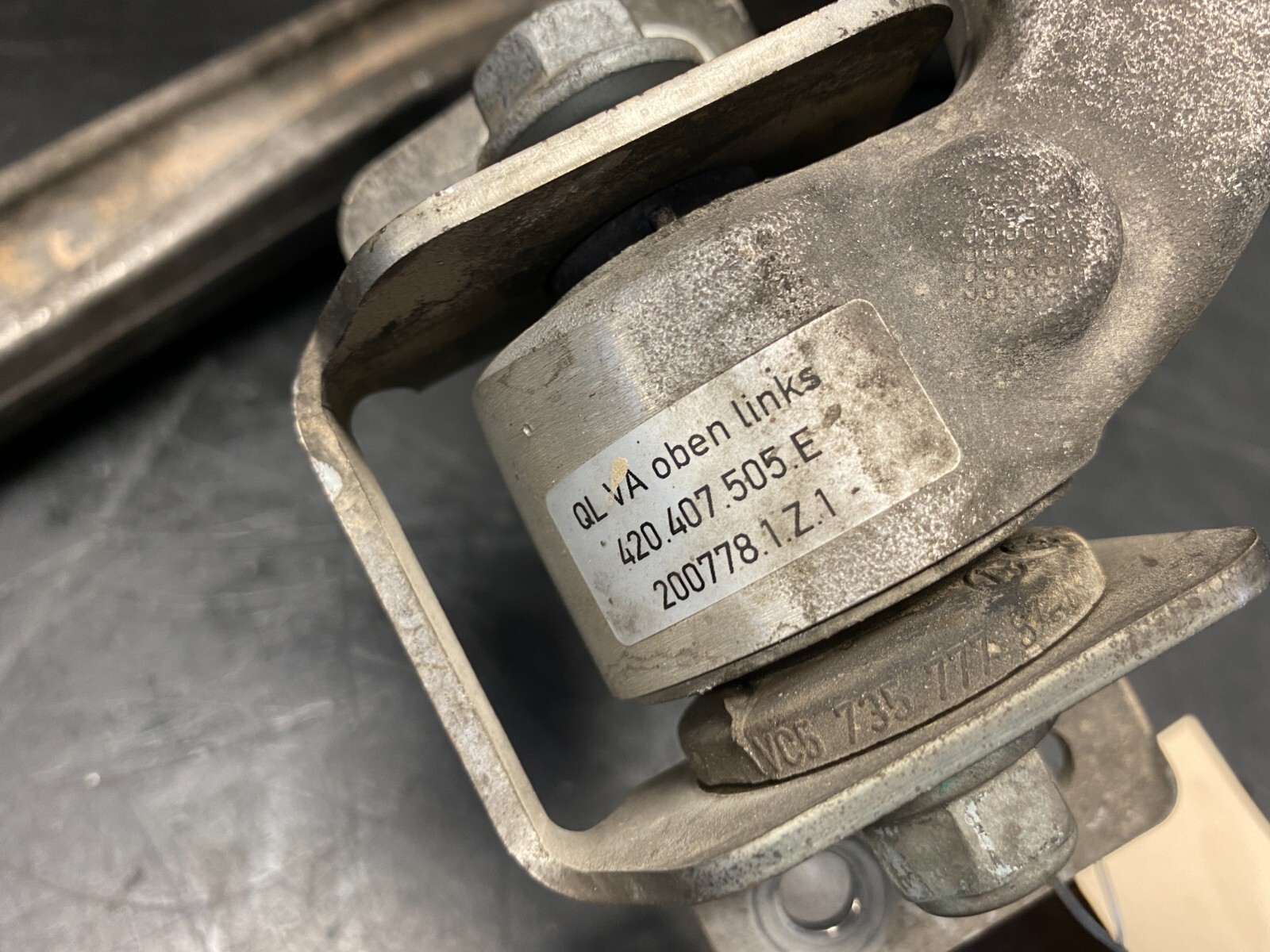 2012 AUDI R8 V10 OEM COUPE DRIVER LH FRONT KNUCKLE CONTROL ARMS CORNER USED