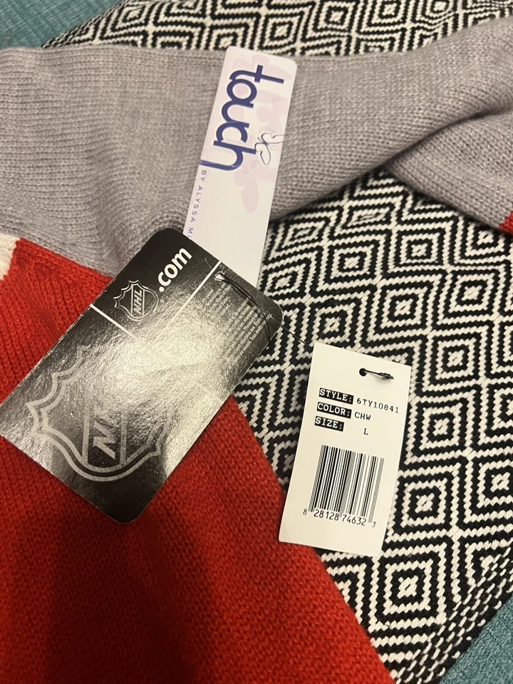 Touch by Alyssa Milano Womens Large NHL BlackHawks Logo Crewneck Sweater - Image 3 of 4