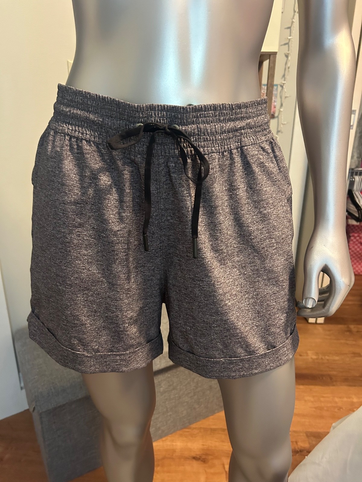 grey lululemon drawstring shorts womens size 8