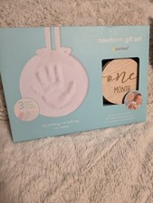 Pearhead Newborn Gift Set - handprint clay kit, engraved wood circle signs/props