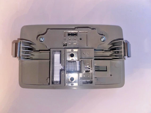 Lámpara domo Mazda 2009-2018, nueva pieza original OEM, número de pieza EG2151310A75 Foto 2 de 4