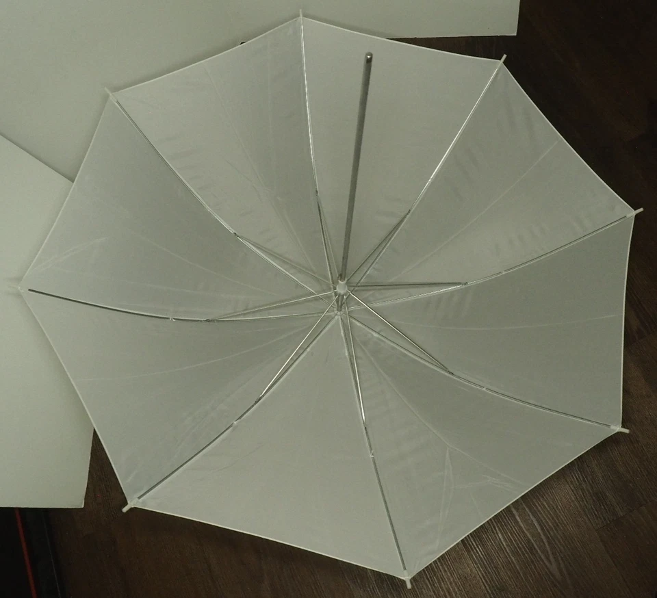 NEEWER 33" 83cm Studio Flash Translucent White Umbrella w Light Stand Holder - Image 2 of 3