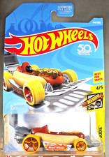 2018 Hot Wheels #144 Fast Foodie 4/5 STREET WIENER Red-Tan w/YellowWheel RedOH5s