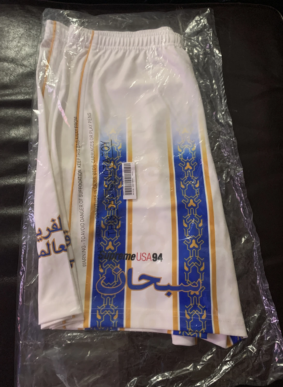 ?Short de football logo arabe suprême taille L blanc SS21 Supreme New York 2021