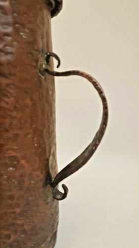 ANTIQUE ARTS & CRAFTS HAND HAMMERED COPPER COFFEE POT HANDMADE 12" TALL PITCHER - Picture 5 of 12
