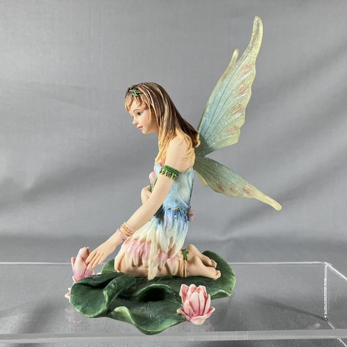 Faerie Glen Lilly Lotus Fairy Figurine FG802 Munro 2002 Beautiful Fairy - Picture 4 of 11