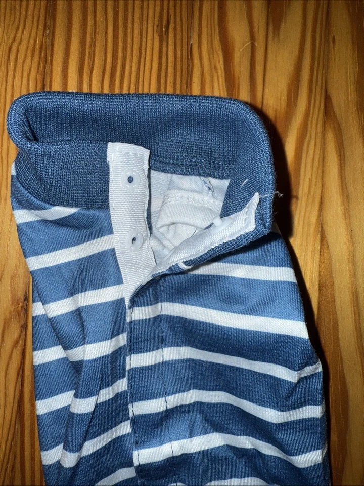 Macacão X-Pequeno para Cachorro com Fecho de Pressão nas Costas, Listrado Azul Marinho e Branco - Imagem 3 de 3