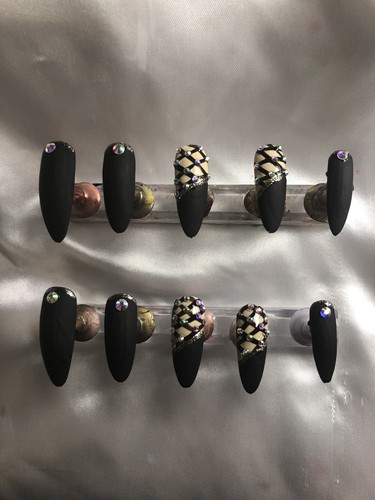 Z NAILZ!  Gorgeous Set Of Black Matte Stiletto Press On Nails - Picture 4 of 5
