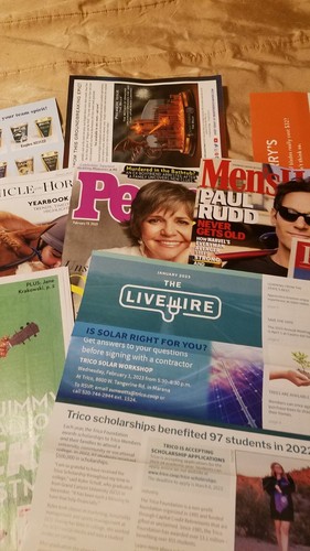 Bundle of magazines The Chronicle, People, and Men's Health and other Material - Picture 4 of 12