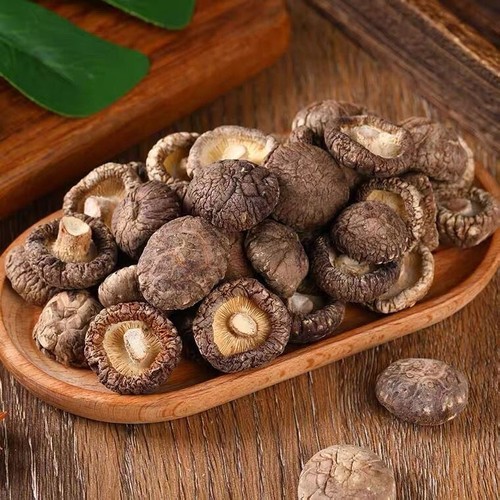 Dried Shiitake Mushrooms Wooden Natural Kitchen Food Natural Fungus - Picture 4 of 9