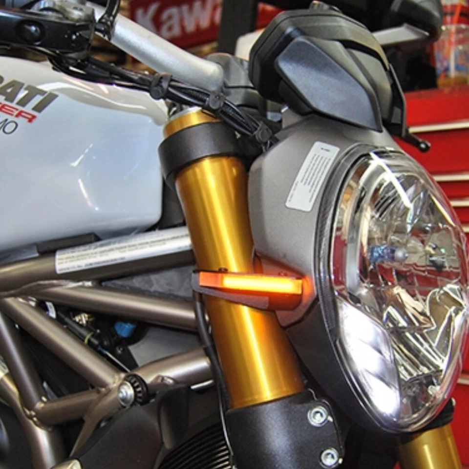 Nuevas bicicletas Rage compatibles con señales de giro delanteras Ducati Monster 696 Foto 2 de 3