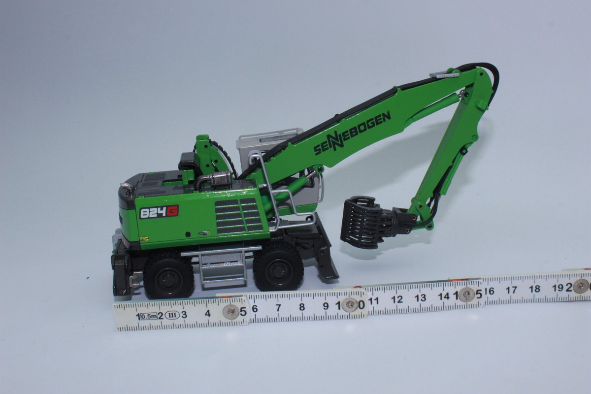 SENNEBOGEN 1/50 クレーン New 1:50 scale models for bauma: from large crawler cranes