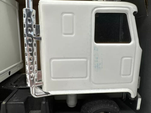 Ertl “G & L’s Great American Toy Exhibit” Truck And Trailer Semi In Box. READ - Picture 5 of 7