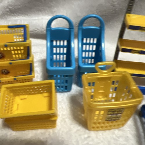 1 Gold ZURU MINI BRANDS MIXED LOT CARTS, BASKETS, & SHELVES 18pcs 1 Gold - Picture 3 of 11