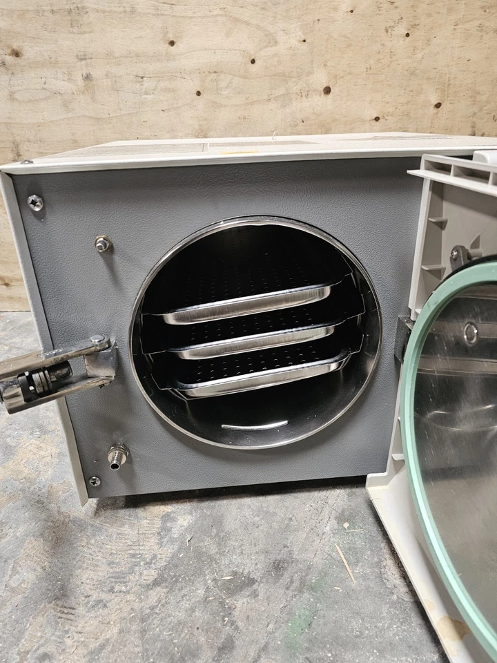 Tuttnauer EZ9 19L Autoclave Steam Sterilizer (2340EA) - Image 4 of 4