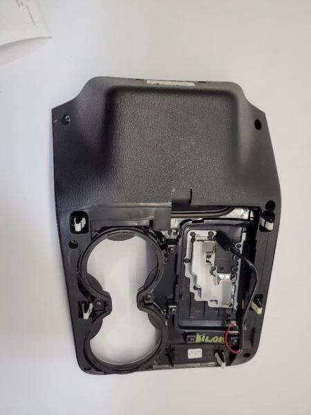 2011 11 KIA SORENTO SHIFTER CUPHOLDER BEZEL - Image 4 of 4