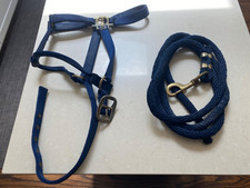 EUC ValhomaNylon Horse Halter Size Medium Horse Lead Rope