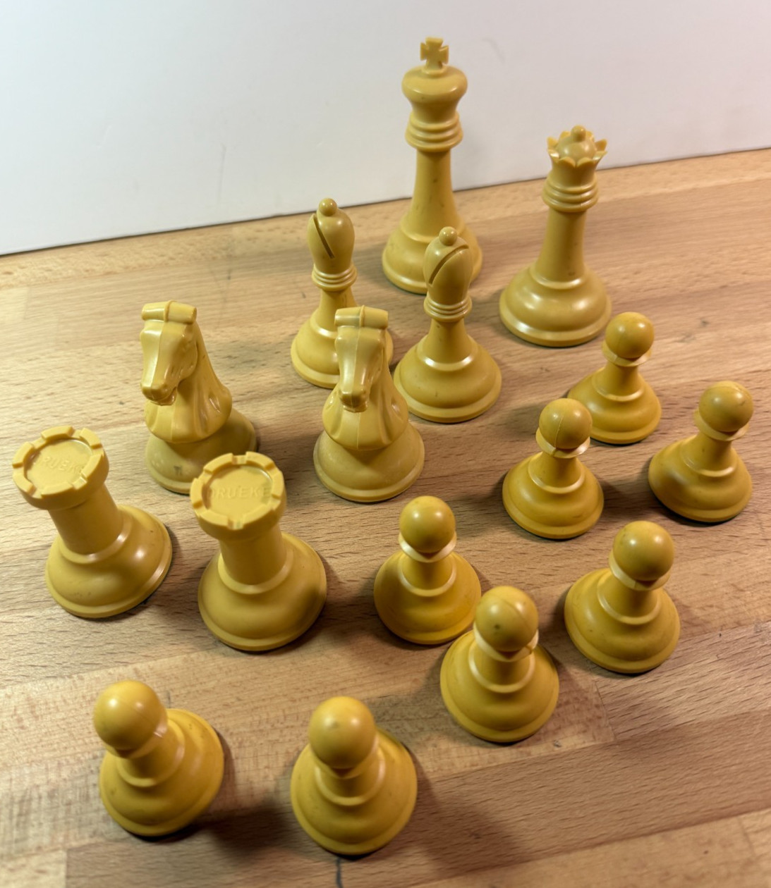 DRUEKE Extra Heavy Chess Piece Butterscotch Black 3 5/8" King Players Choice Box