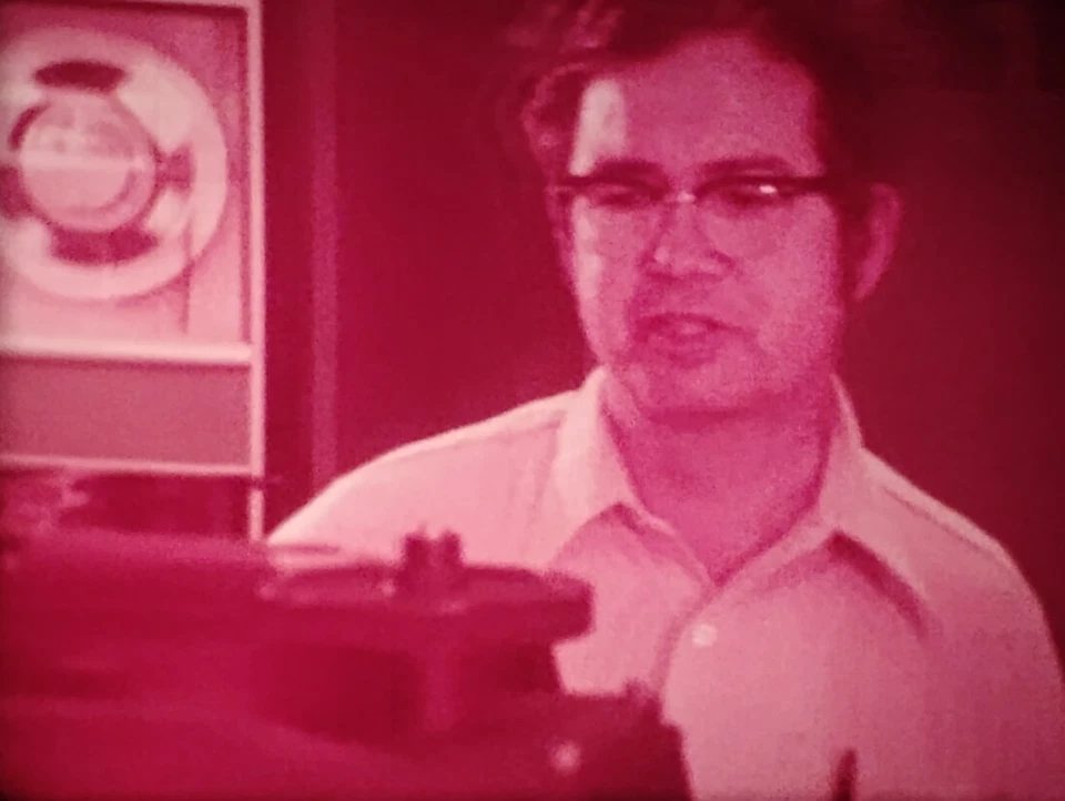 Mirrors Of Time, Oil Gulf, Red Color, 1970s, 16mm, 1200ft Reel Foto 4 de 4