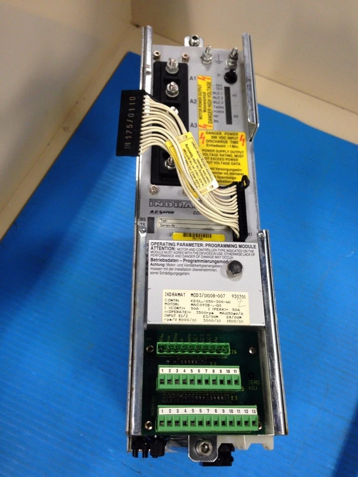 INDRAMAT KDS1.1-050-300-W1 AC SERVO CONTROLLER USED (1D) - Image 2 of 4